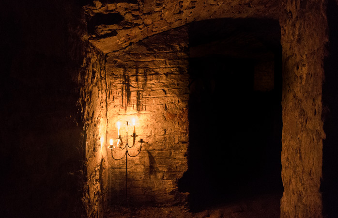 3-Edinburgh-Vaults-secret-underground-cities