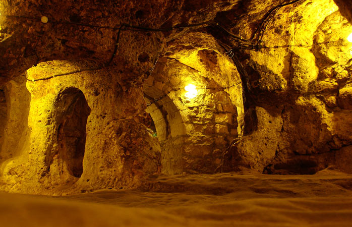 8-Derinkuyu-Cappadocia-city-secret-underground-cities