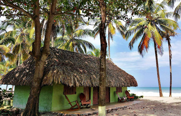 If jungle cabins with sea view are your thing, book a stay at La Sirena Eco Hotel