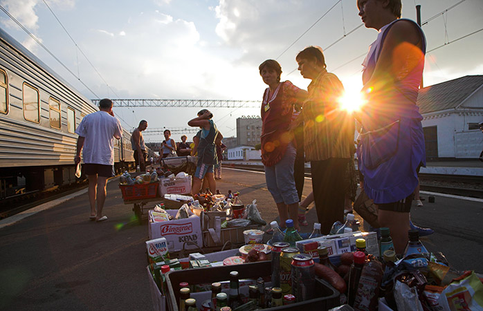 Stock up on snacks on the platform on one of the stops