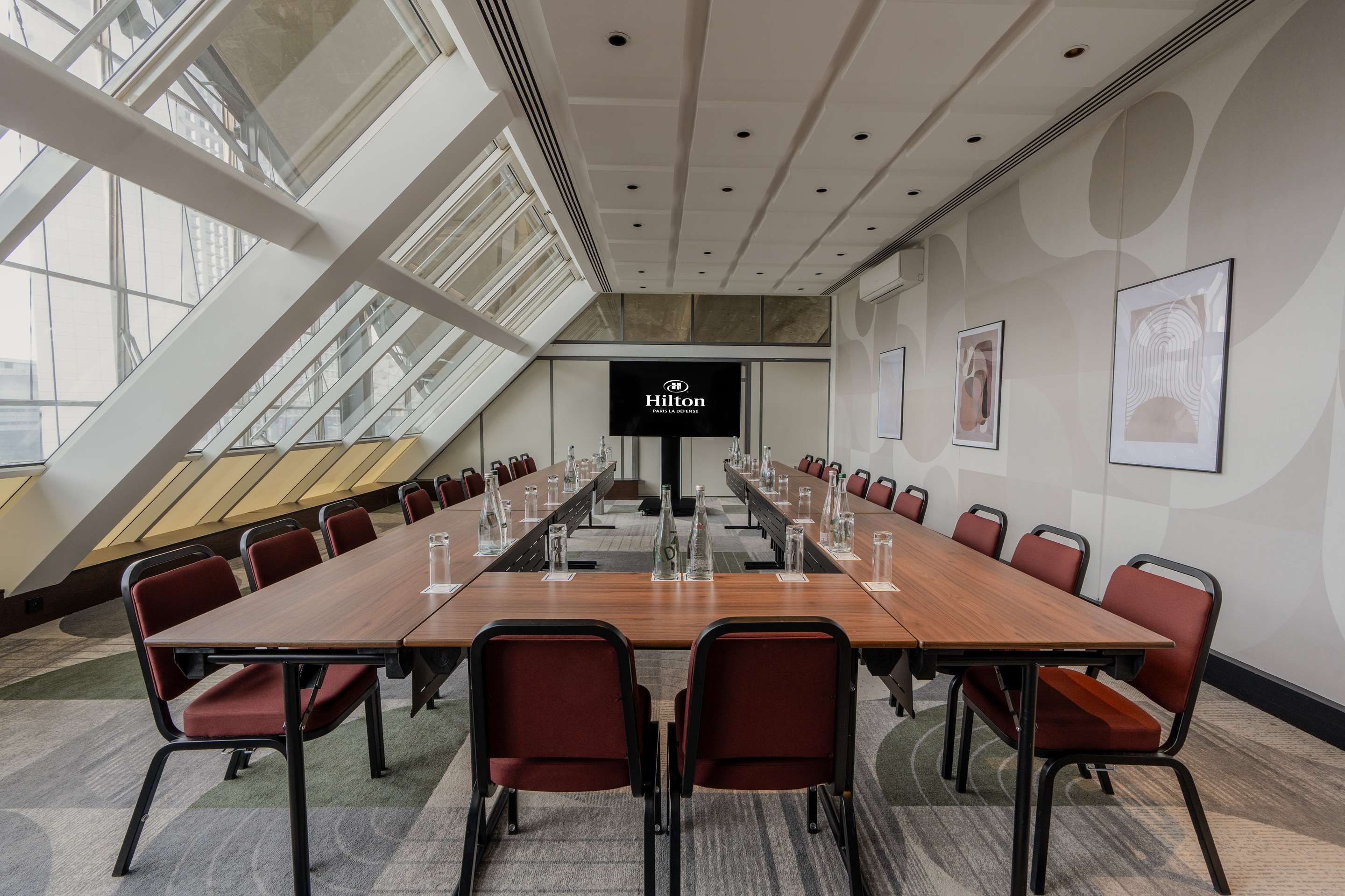 Hilton Paris La Defense in Puteaux, France from £142: Deals, Reviews,  Photos | momondo