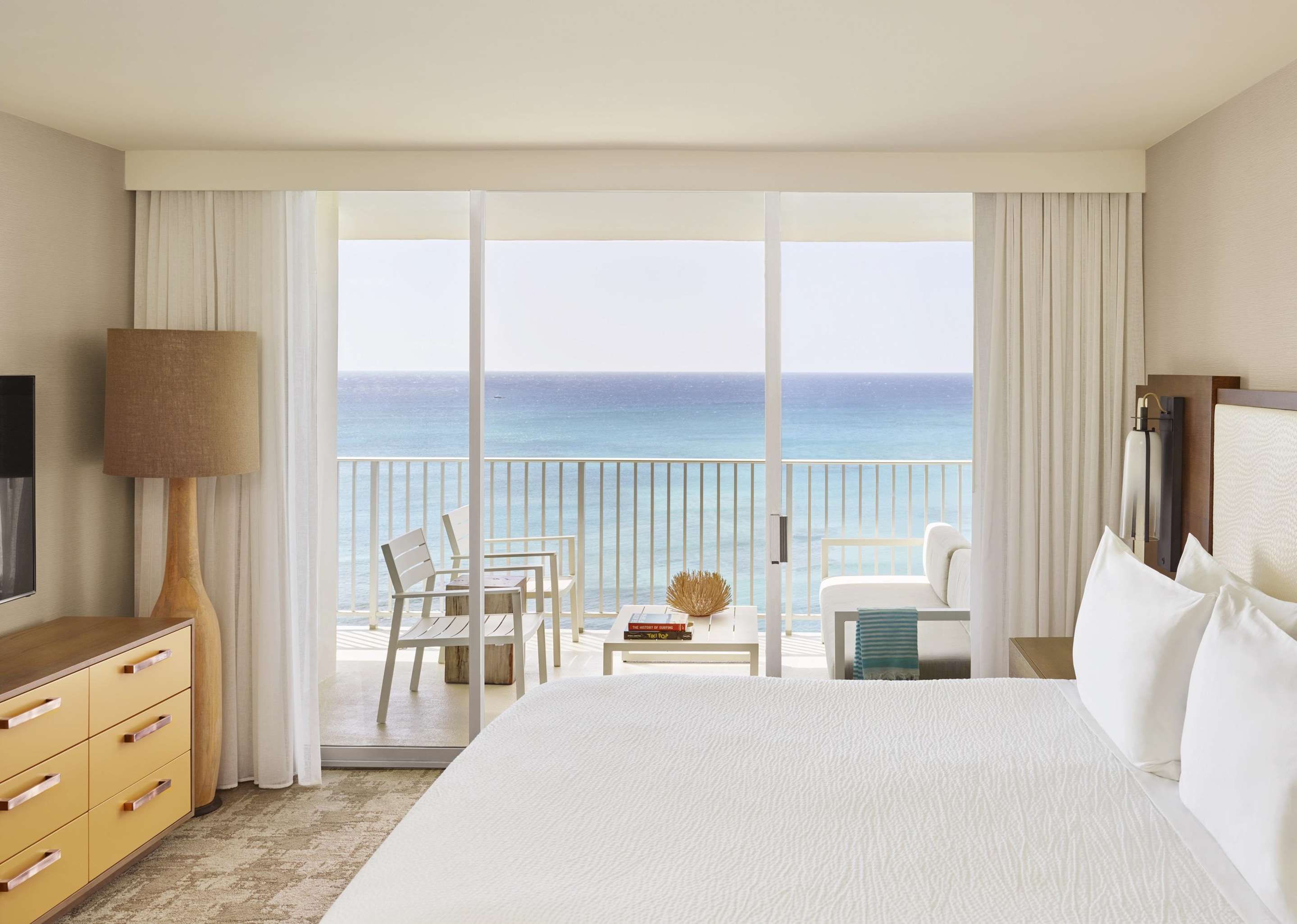 写真 VERONICA BEARD RYLEIGH HIGH RISE SLIM STRAIGHT JEANS