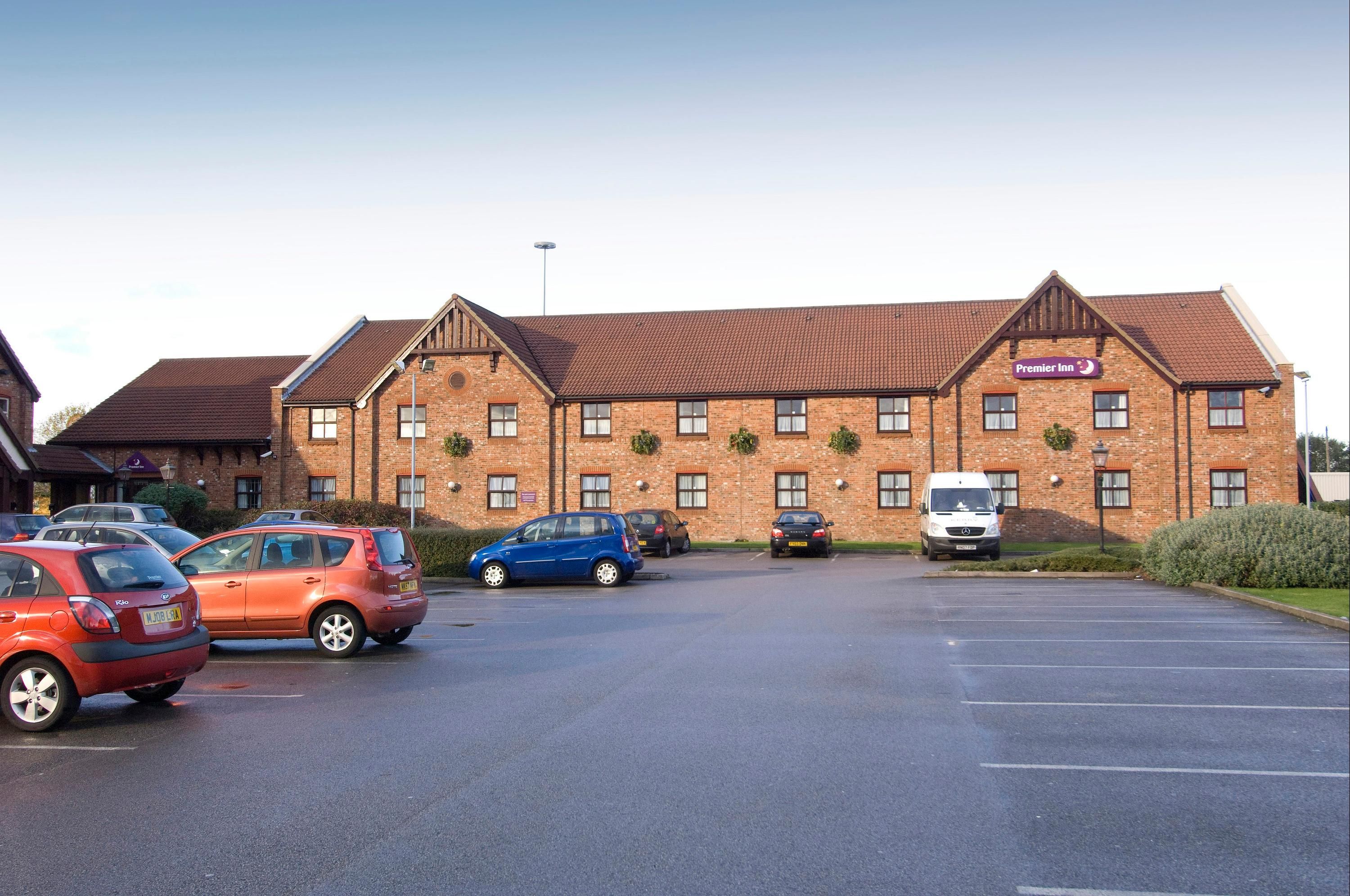 Premier Inn Manchester - Denton in Manchester, the United Kingdom from £46:  Deals, Reviews, Photos | momondo