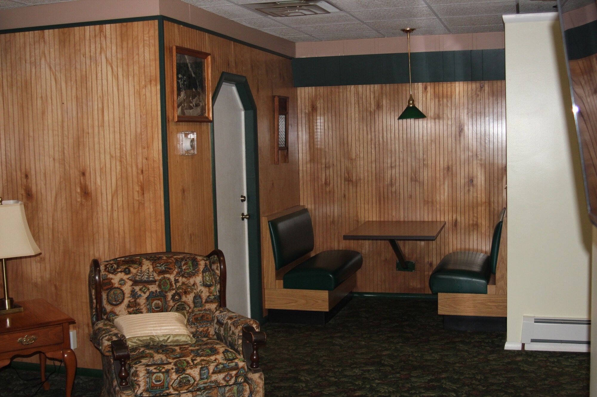 Evergreen Motel in Oswego, the United States from £68: Deals