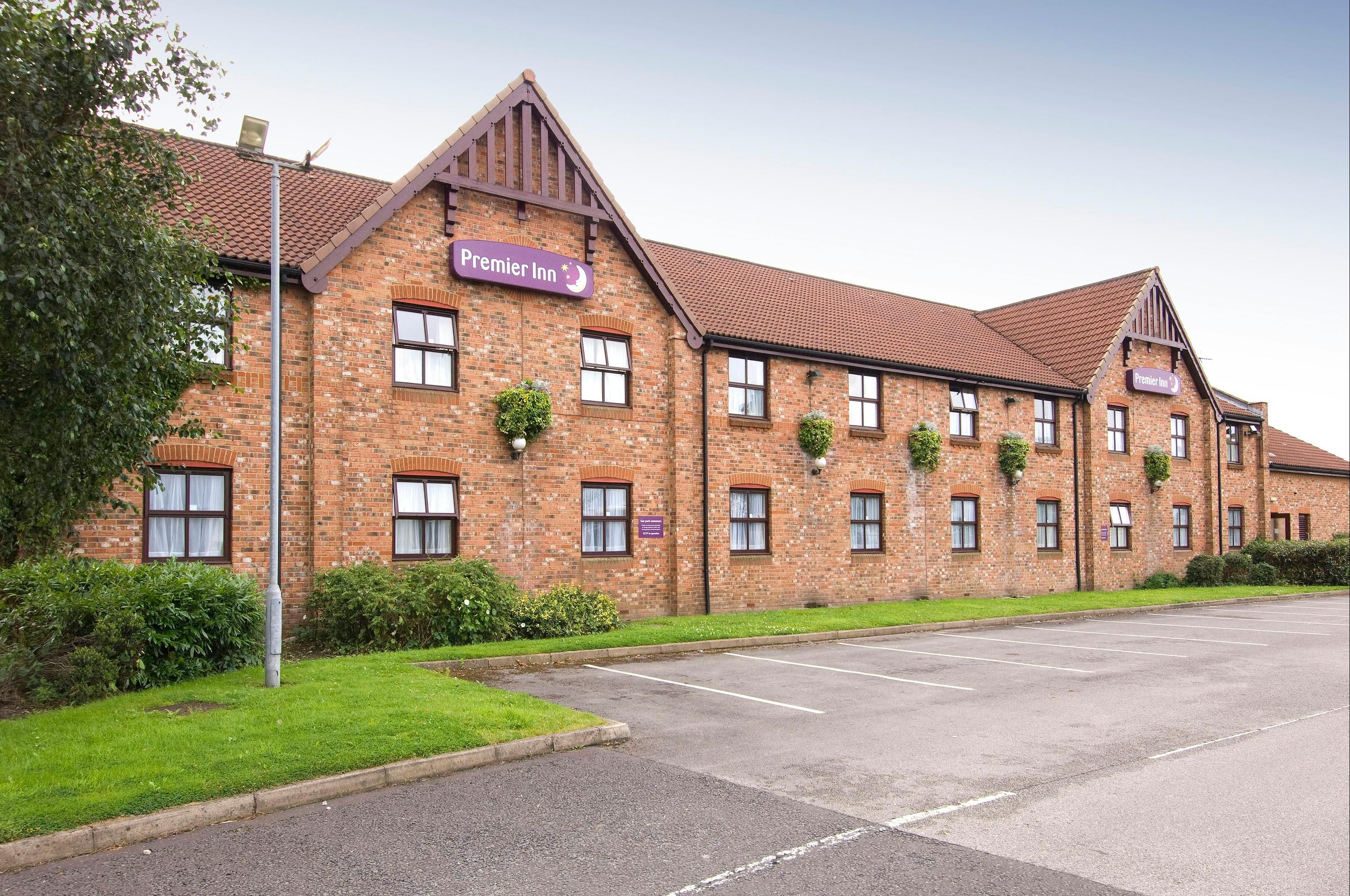 Premier Inn Manchester - Denton in Manchester, the United Kingdom from £46:  Deals, Reviews, Photos | momondo