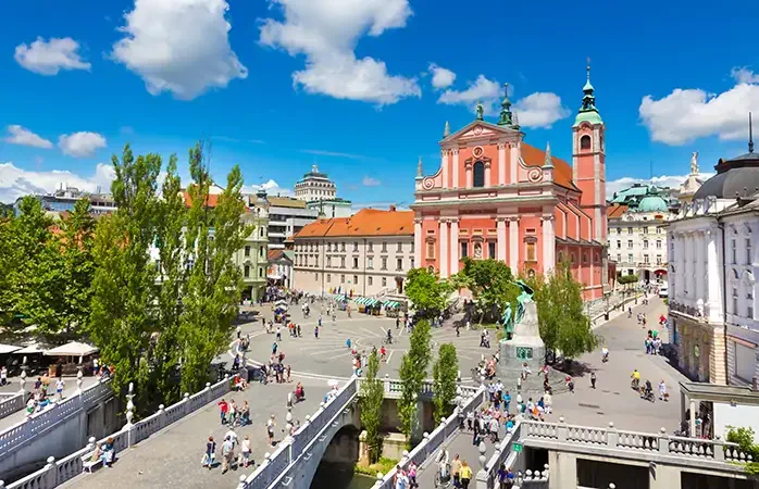 Romantic Ljubljana city center. River Ljubljanica, Triple Bridge - Tromostovje, Preseren square and Franciscan Church of the Annunciation. Ljubljana Slovenia Europe.; Shutterstock ID 210944443; Purpose: Eco friendly destinations; Brand (KAYAK, Momondo, Any): momondo