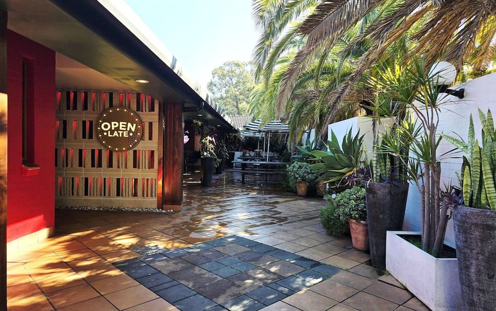 Hotel entrance Photo