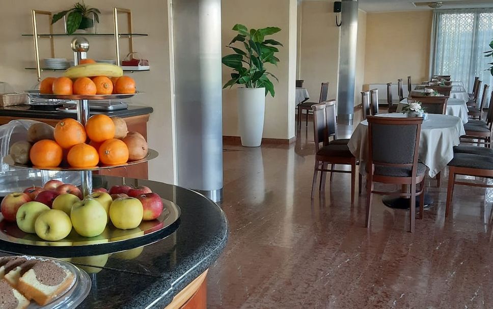 Buffet Photo