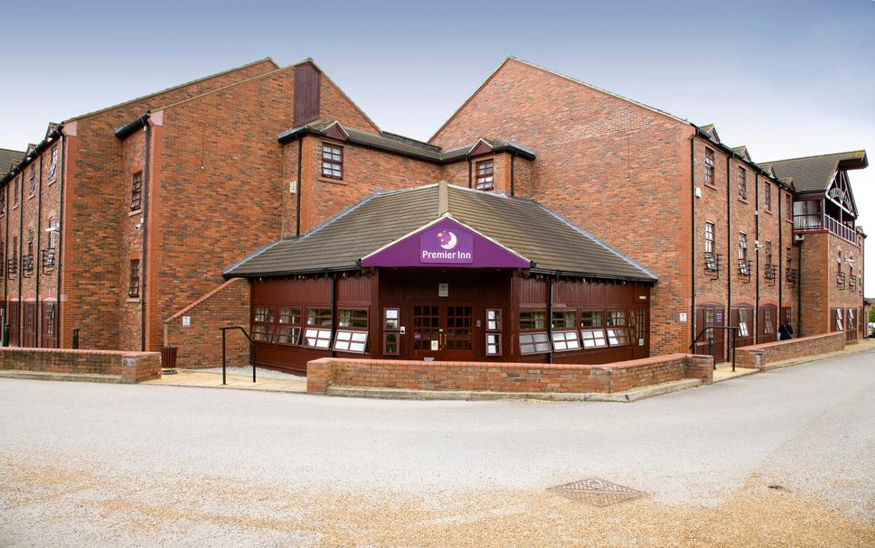 Premier Inn Milton Keynes Sw - Furzton Lake in Milton Keynes, the