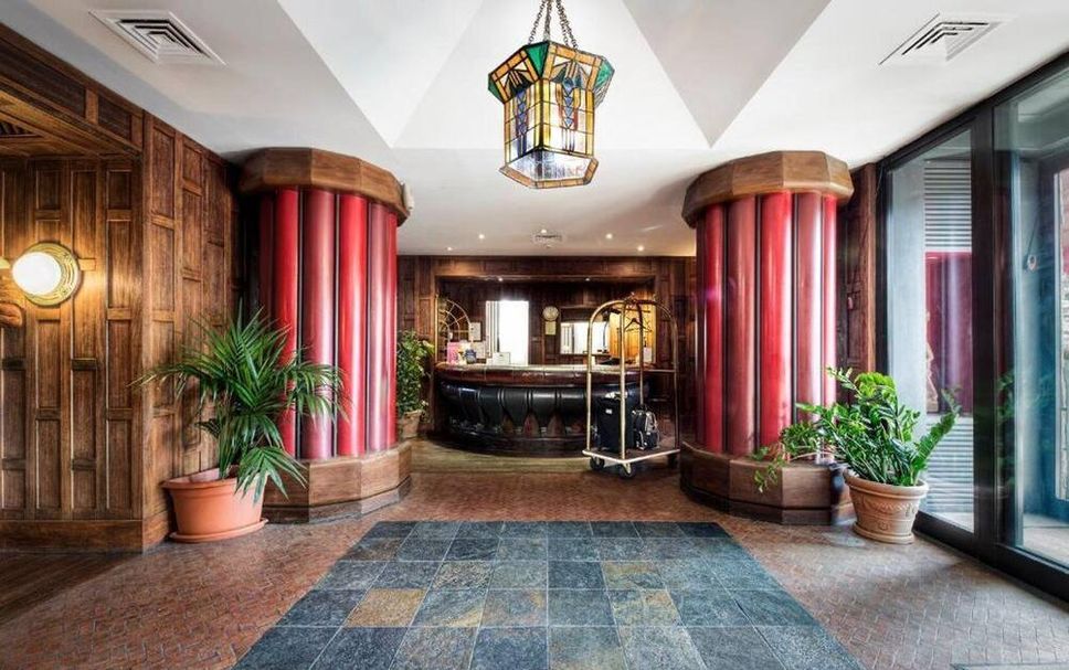 Front desk Photo