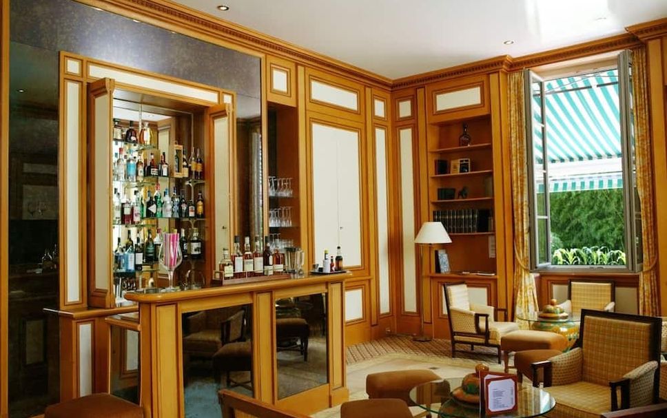 Bar Photo